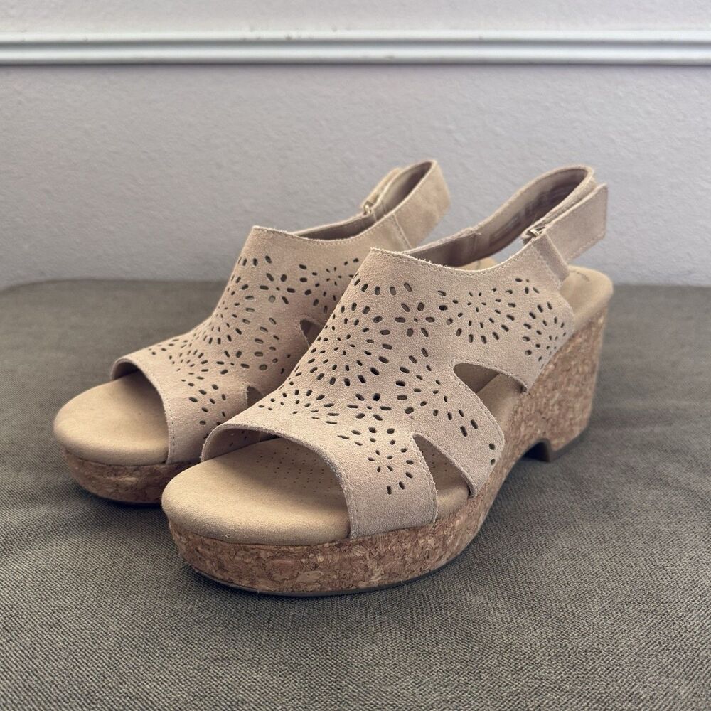Clarks Giselle Bay Slingback Strap Sandals Womens 10M Wedge Suede Beige 26159448
